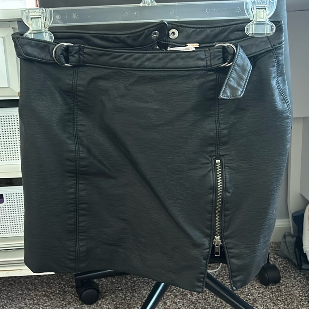 Faux leather mini skirt
